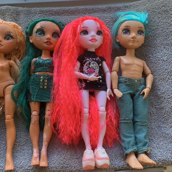 Rainbow High Closet/Dolls - Picture 8 of 8